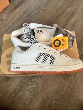 Etnies White Sneakers with Black Checker 'E' and Orange Outsole